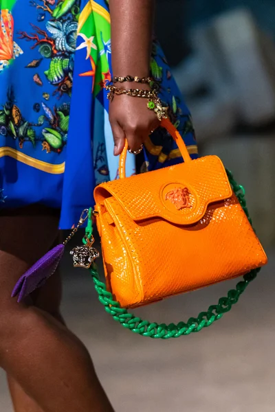 Look 48
